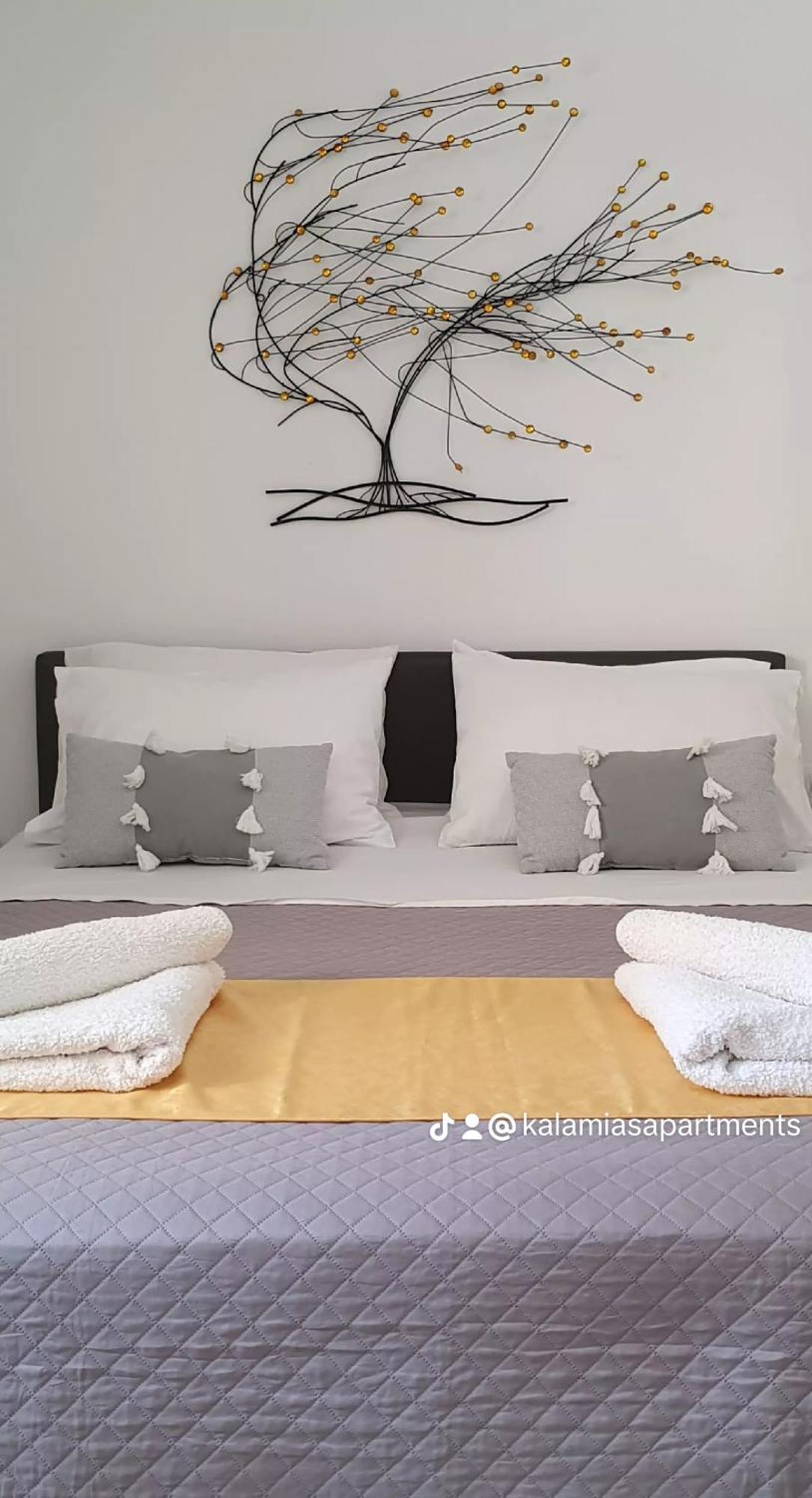 Kalamia'S Cozy Apartment Пиргос Экстерьер фото